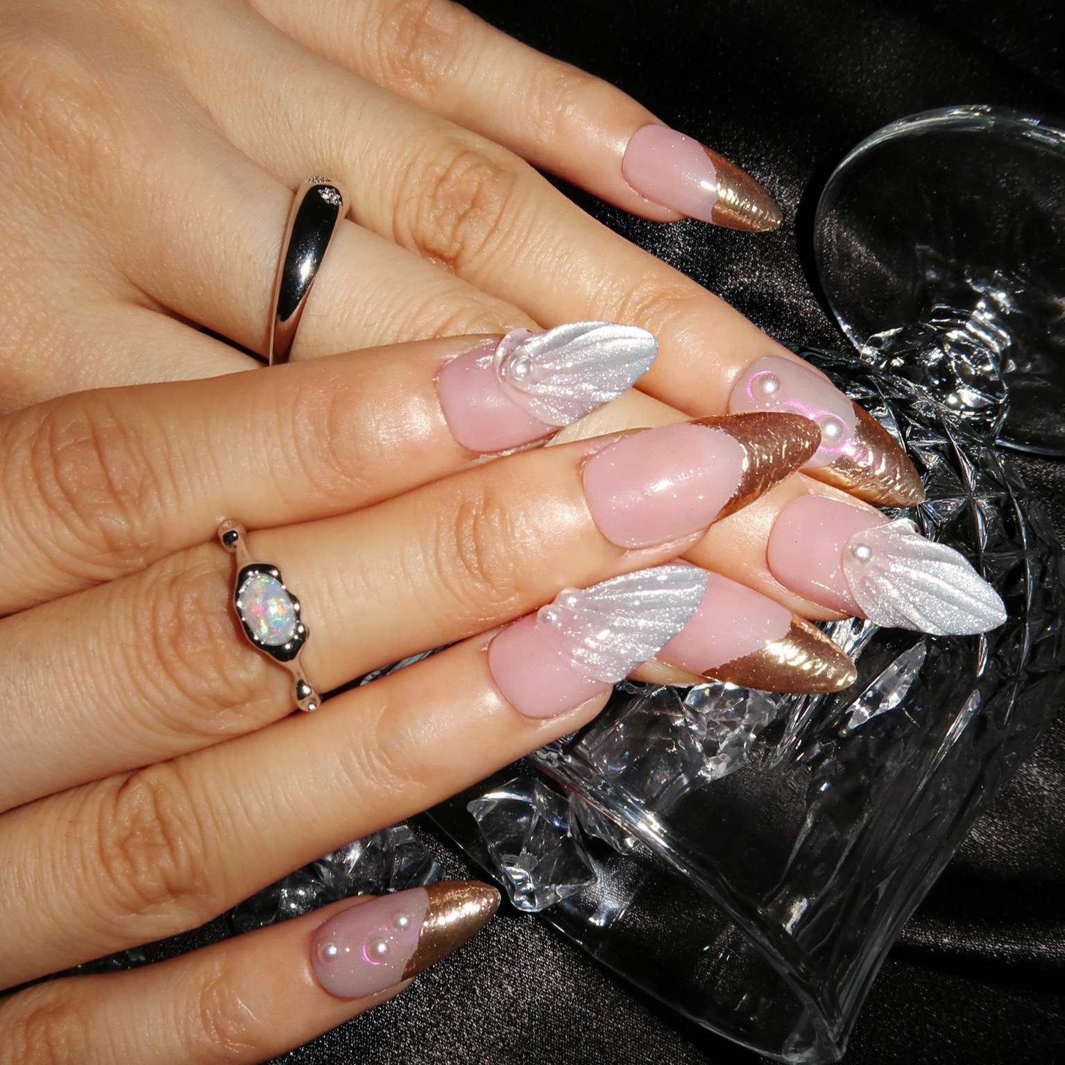 Lazuli Feather (medium almond)